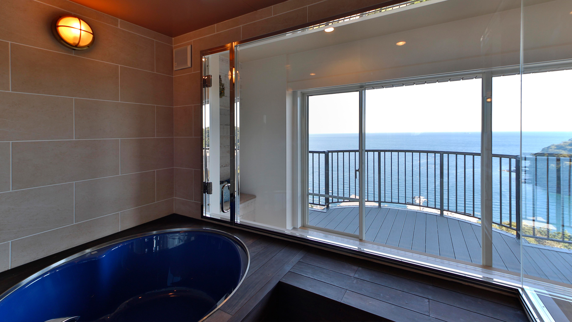 洗練されたジャグジーのある空間